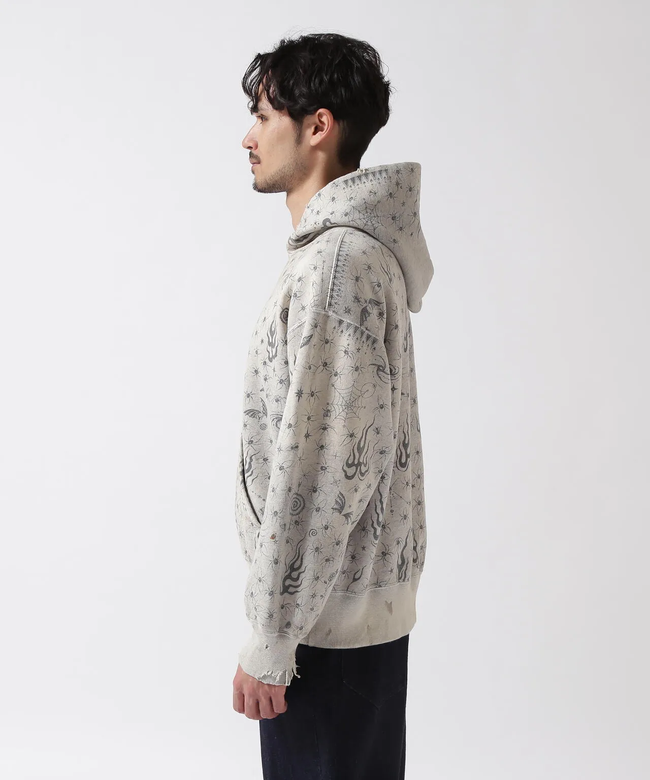 SAINT Mxxxxxx x DR. WOO HOODIE ' Dr.Woo ' /GRY Flame Swirl Spider Web Hoodie Distressed Gray S-XL Custom-woven and dyed nostalgic gray fabric. After printing, the garment is sprayed with potion to cause the fabric to oxidize and fade. A large number of artificial fabric destruction processes are added to make the whole piece of clothing look aged and unique like a work of art. This hoodie is co-branded with a famous tattoo design artist and customized with a full set of Dr.Woo accessories. Bringing you authentic items!